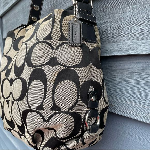 Coach Signature black shoulder purse - Picture 3 of 11
